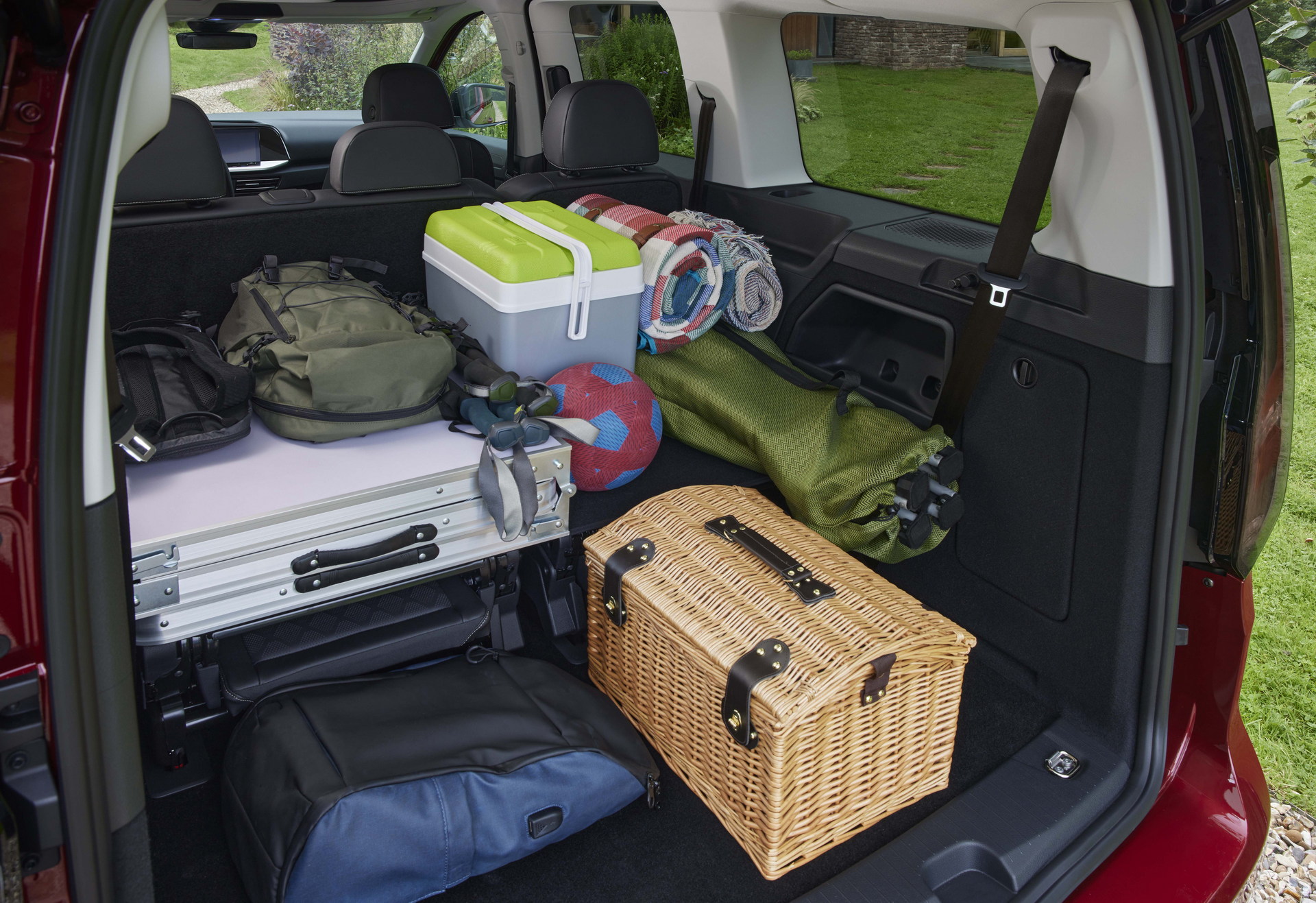 2022-Ford-Tourneo-Connect-17.jpg