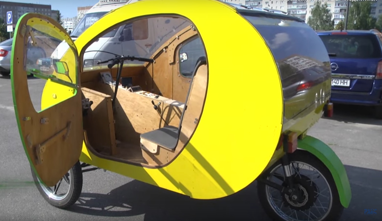 Електричний мем: на Рівненській АЕС побудували міський електромобіль з сонячними батареями