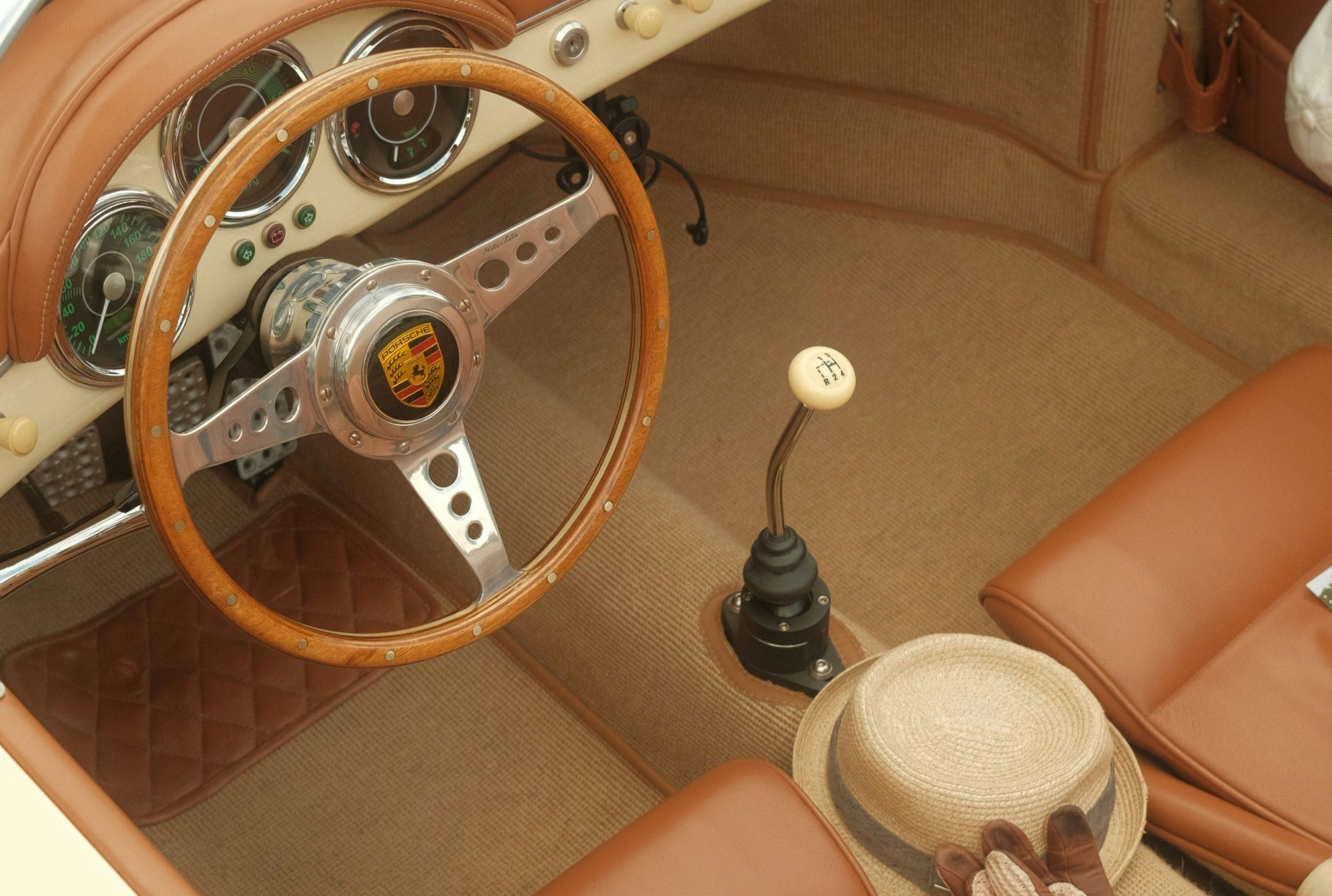 Как выбрать коврики для авто, которые прослужат вечно: важные детали