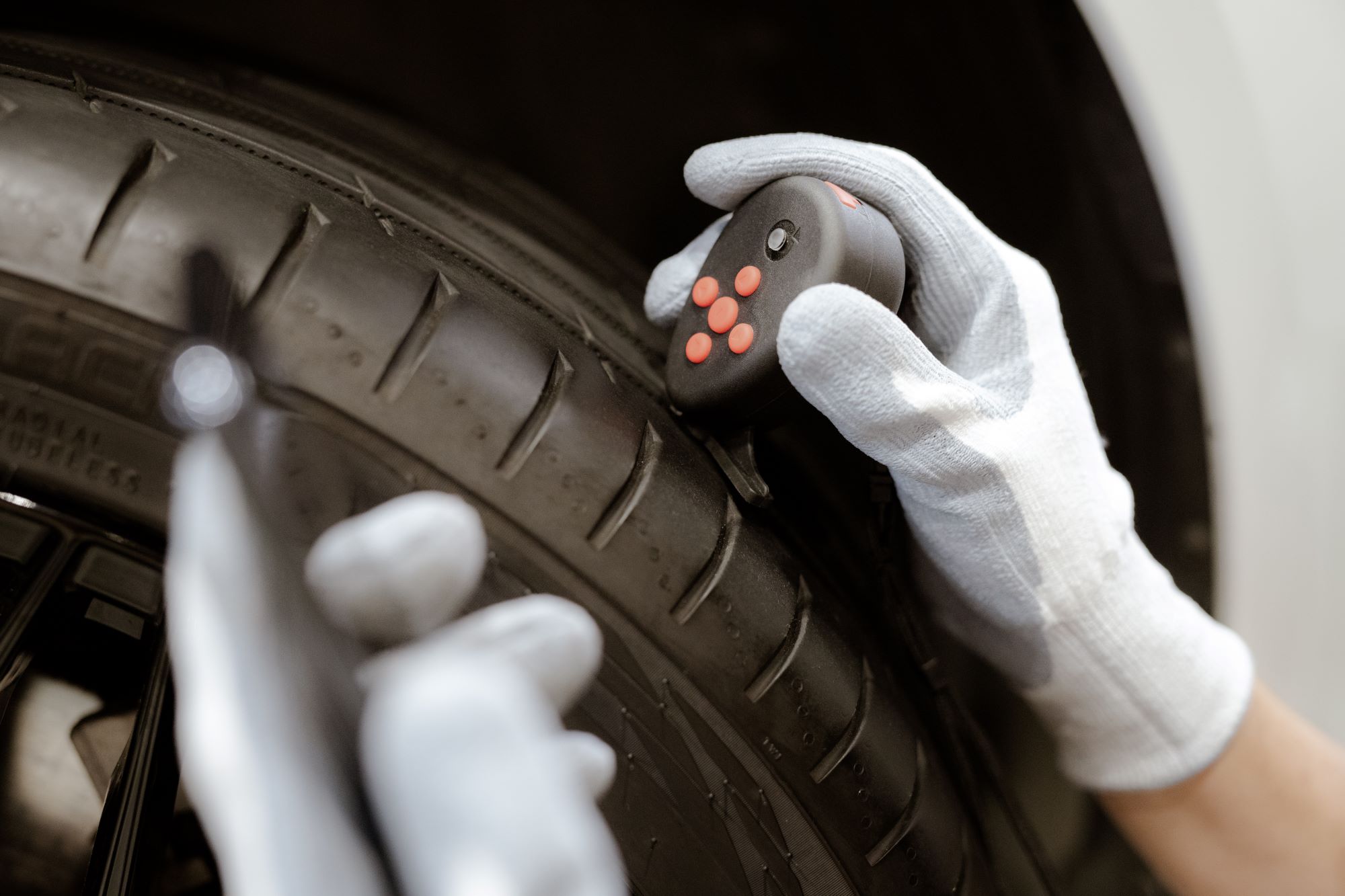 Коли перевзувати авто: 5 головних питань про заміну гуми та економію