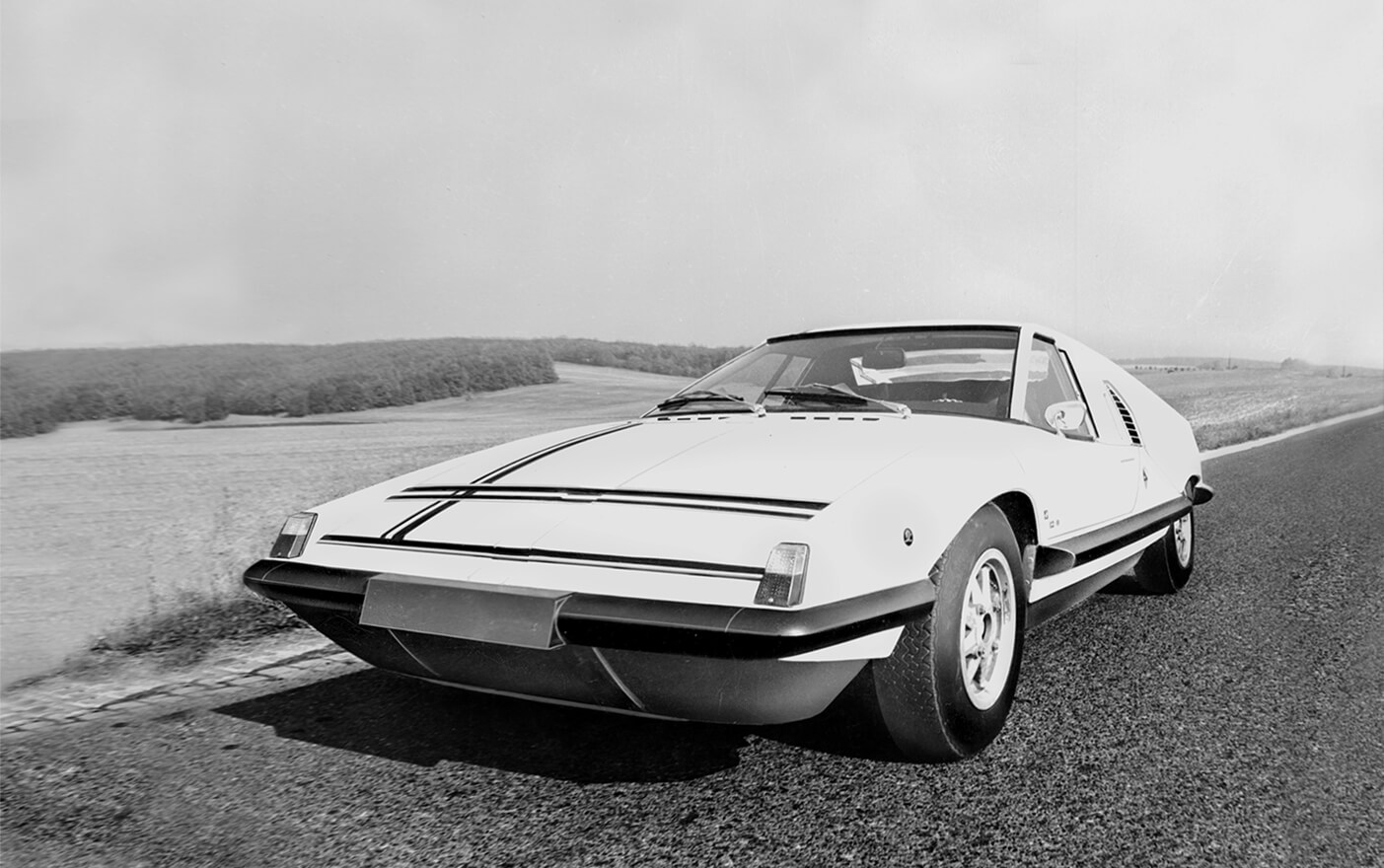 Дизайнеры Skoda реинкарнировали уникальный спорткар из фильма ужасов