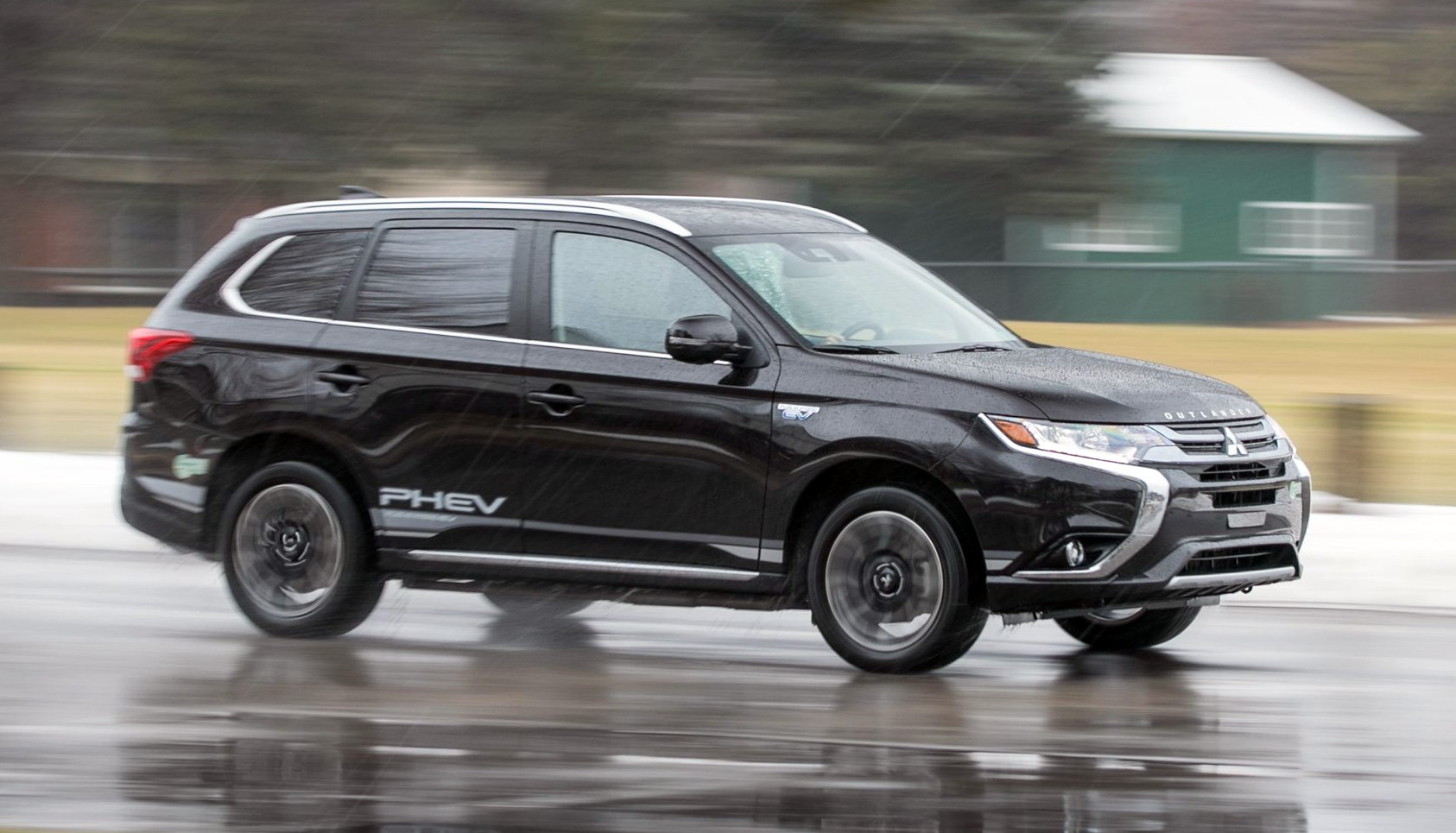 Новый Mitsubishi Outlander получил улучшенную гибридную версию с двумя электромоторами