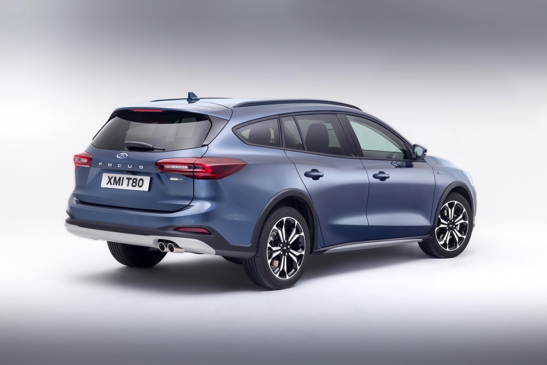 Огромный дисплей и новая оптика: представлен обновленный Ford Focus