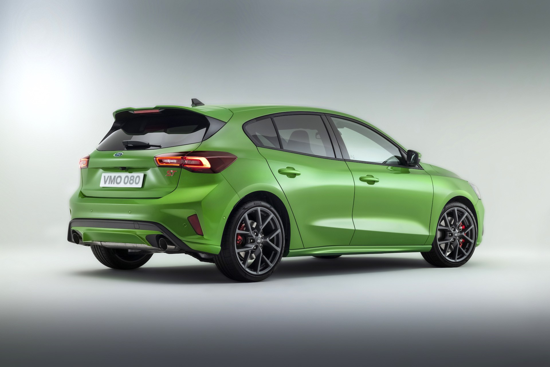 Огромный дисплей и новая оптика: представлен обновленный Ford Focus