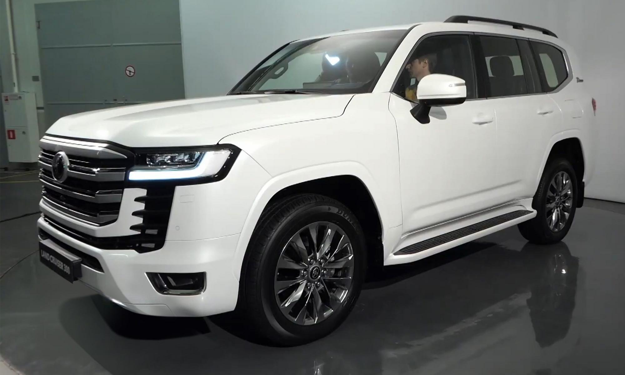 Toyota Land Cruiser 300  Toyota зупиняє заводи в Японії, черга на позашляховик Land Cruiser 300 розтягнулася на 4 роки