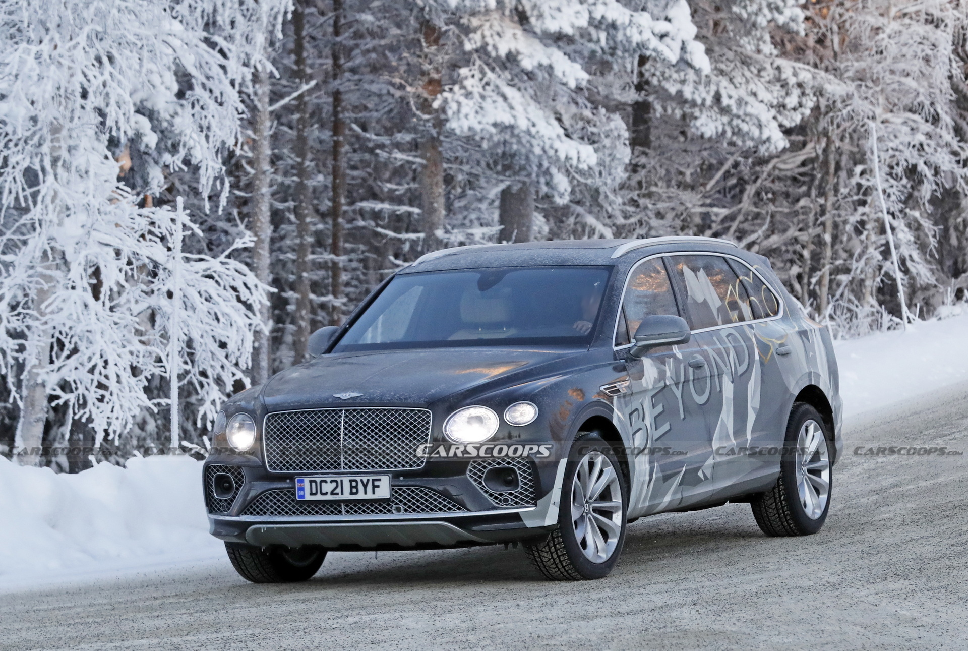 Подовжити і підвищити ціну: Bentley працює над ідеальним розкішним позашляховиком