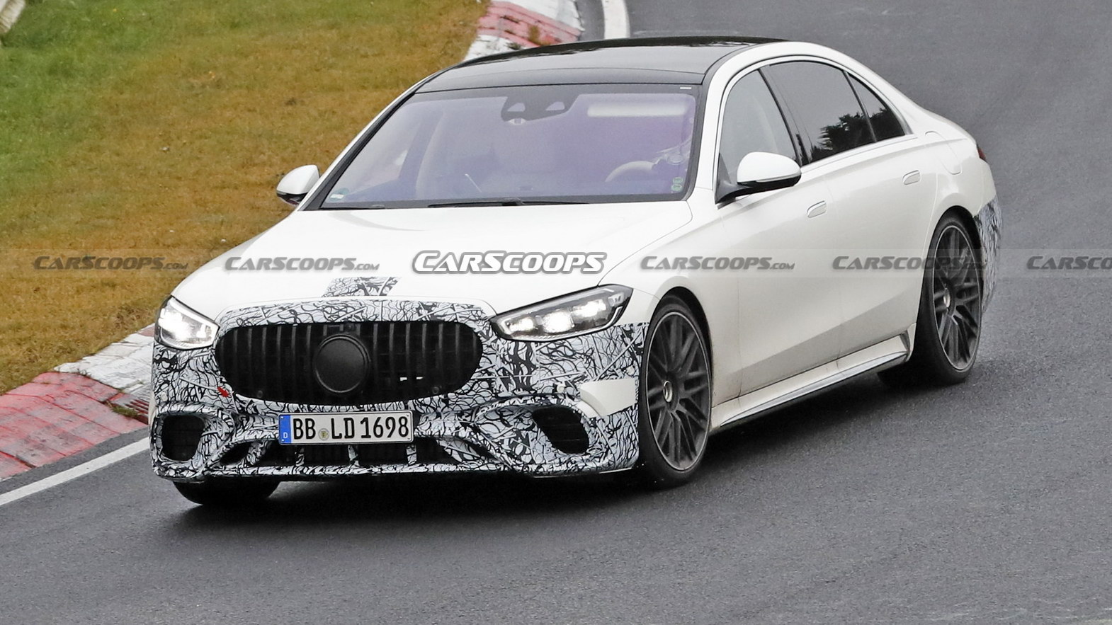 У камуфляжі з картону: новий плагін-гібрид Mercedes-AMG S63 помічений на Нюрбургрингу