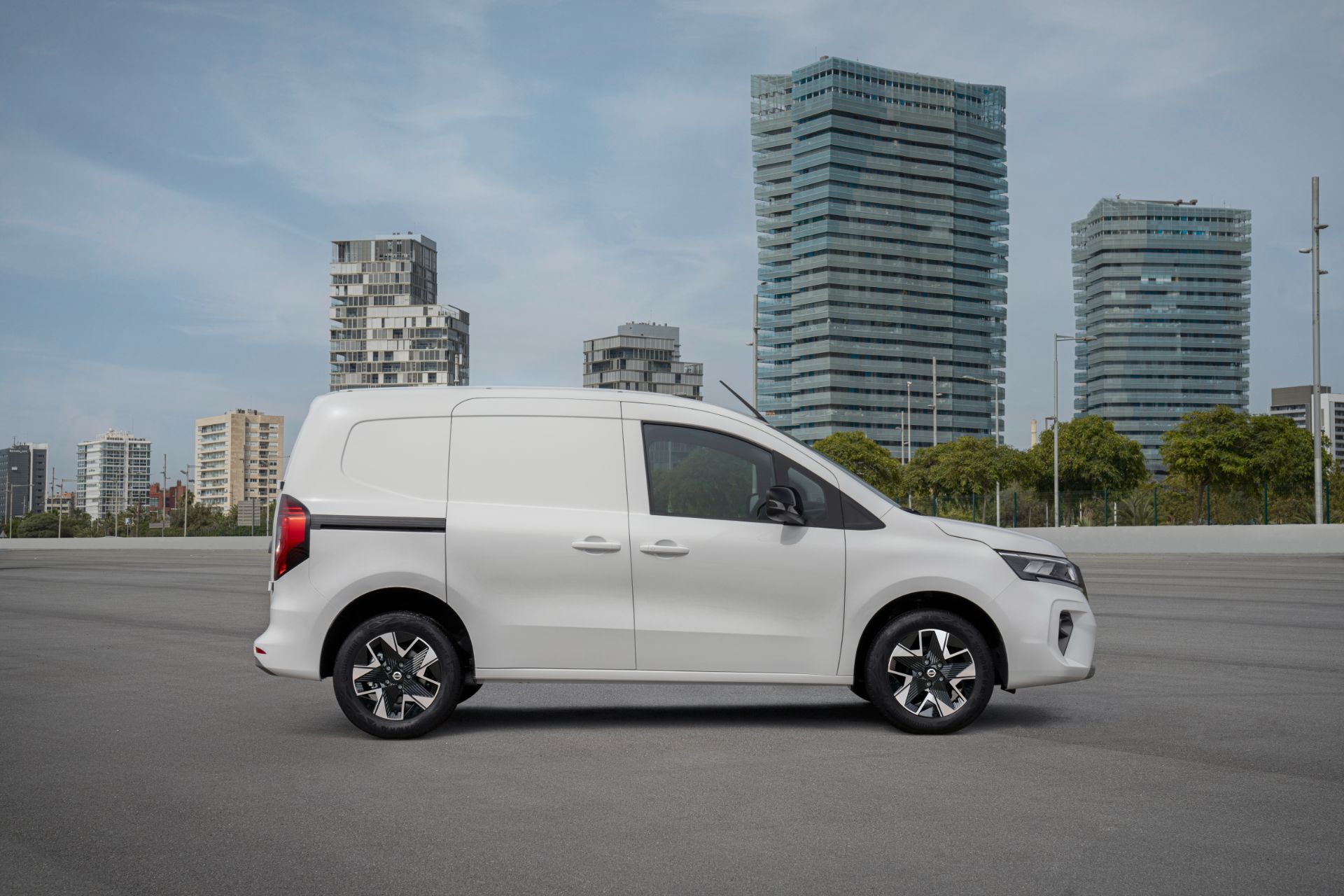 Nissan показав свій самий утилітарний електромобіль Townstar