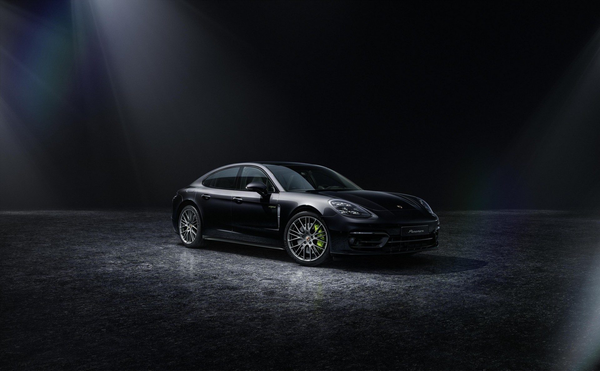 Porsche показала "платинову" Panamera