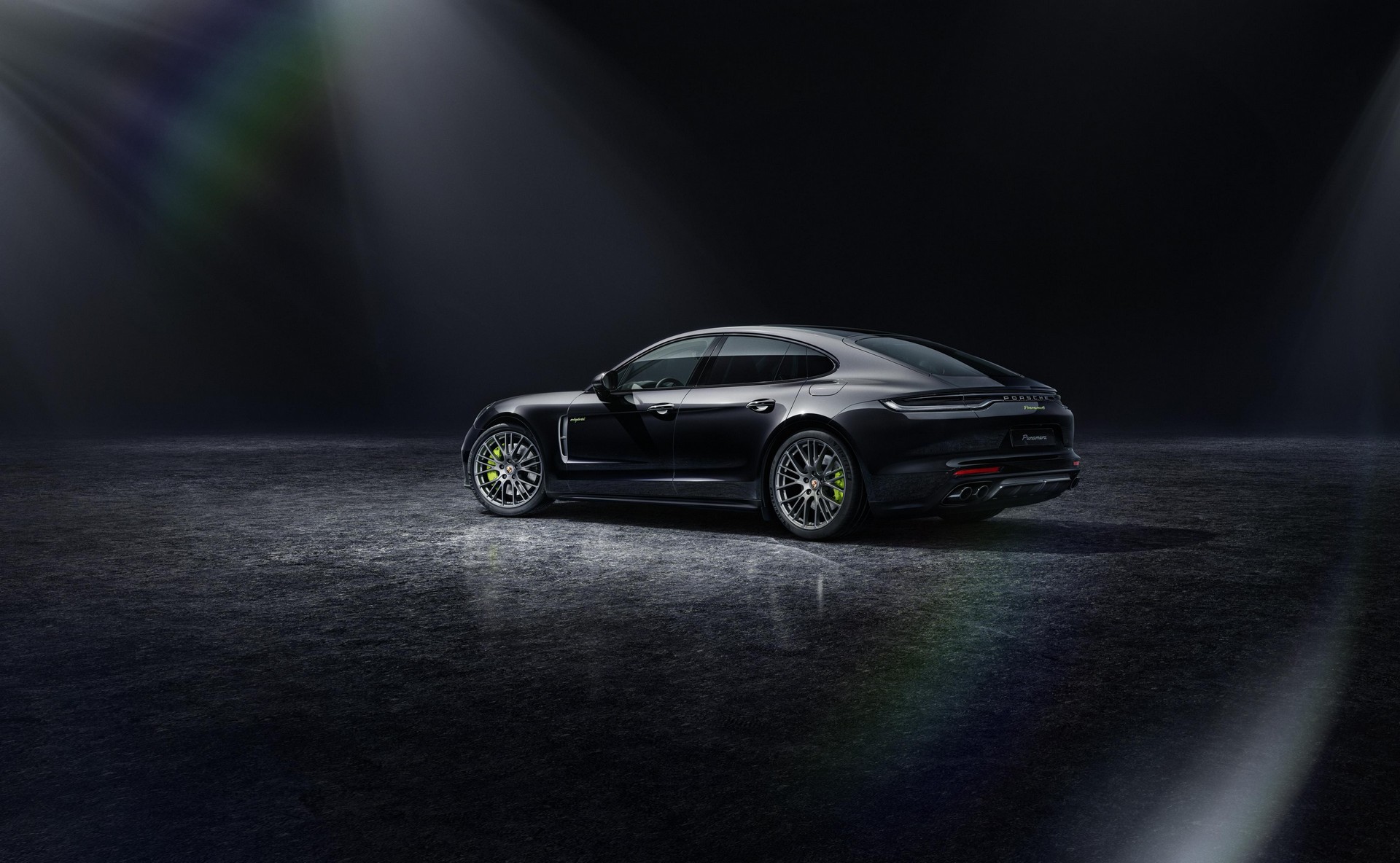 Porsche показала "платинову" Panamera
