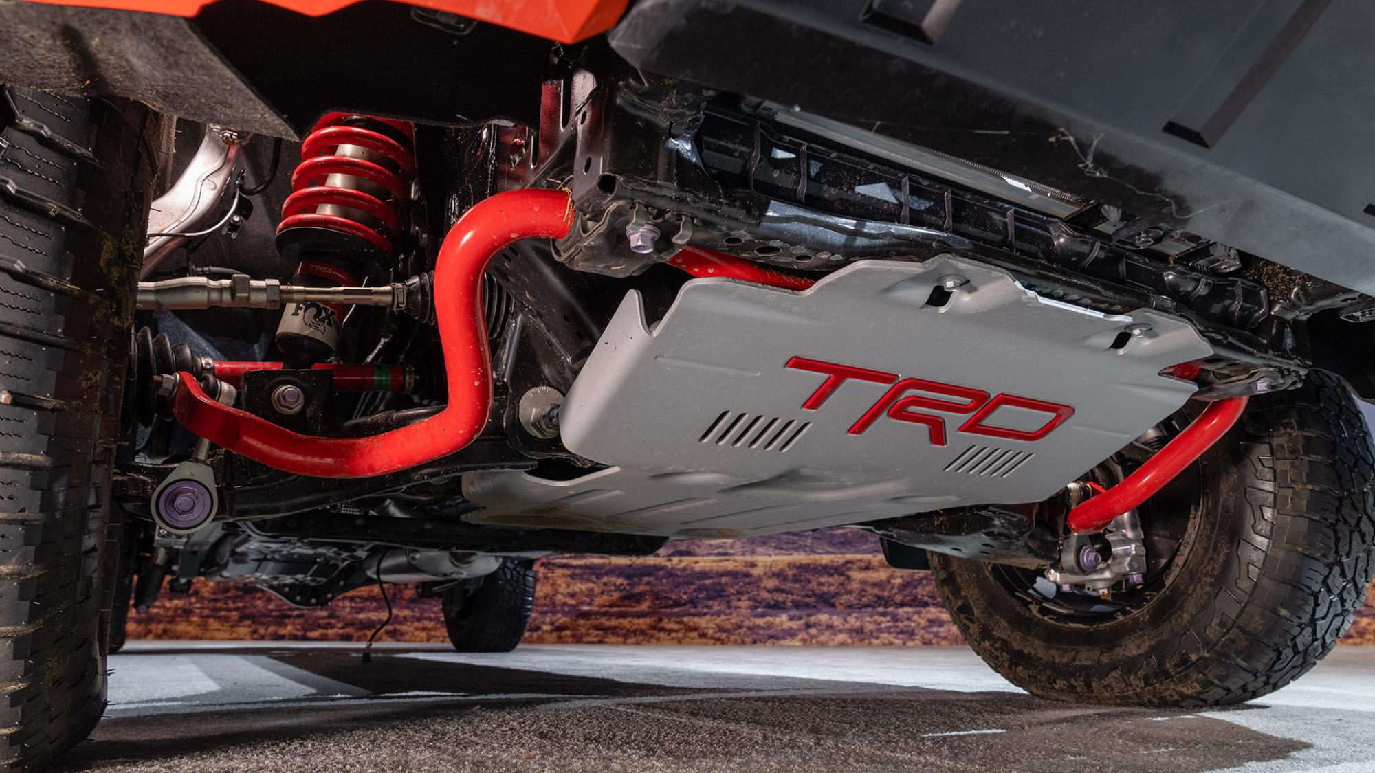 Полноразмерный пикап на базе Toyota Land Cruiser 300 представили официально