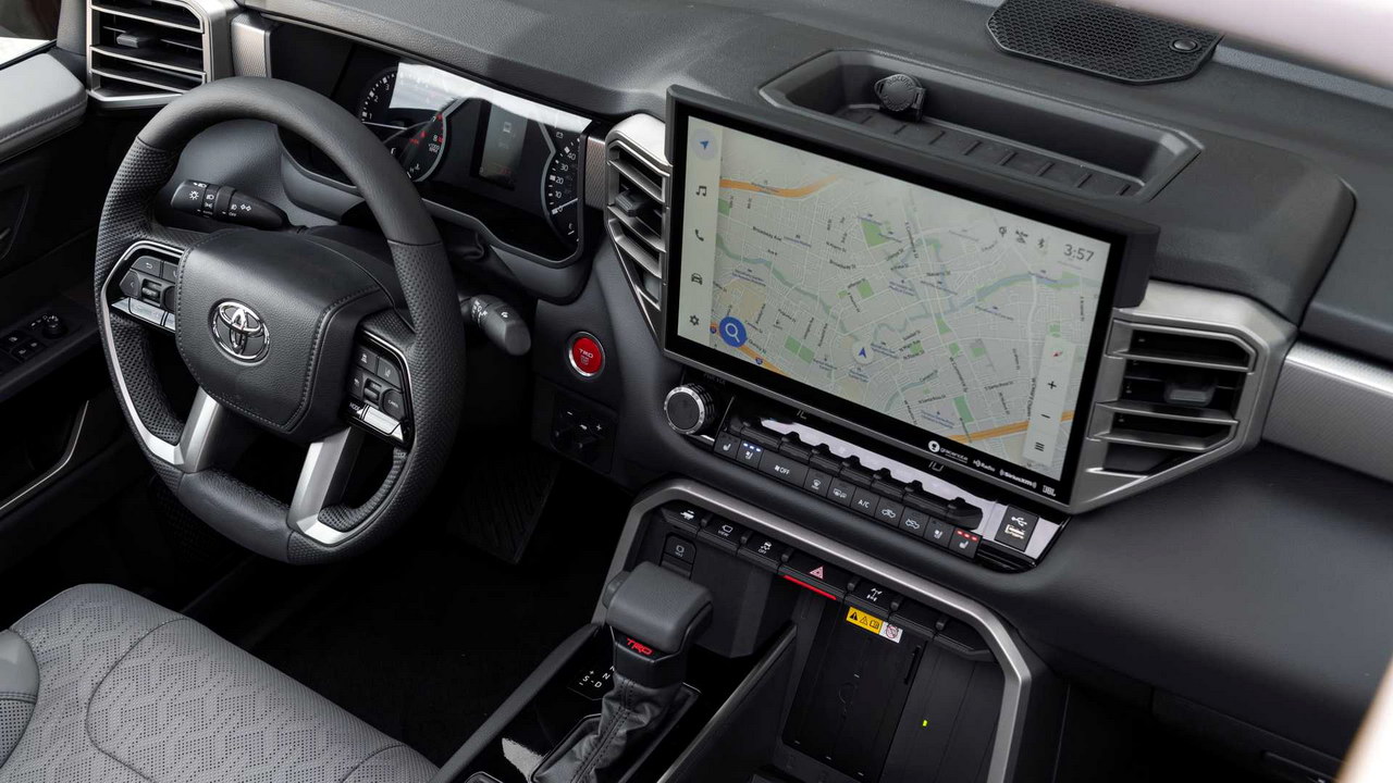 Обіцяного 3 роки чекають: до 2025 року всі моделі Toyota отримають новітню мультимедійну систему