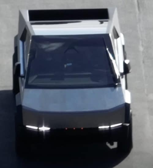 Серийная версия Tesla Cybertruck: обнародованы первые фото и видео