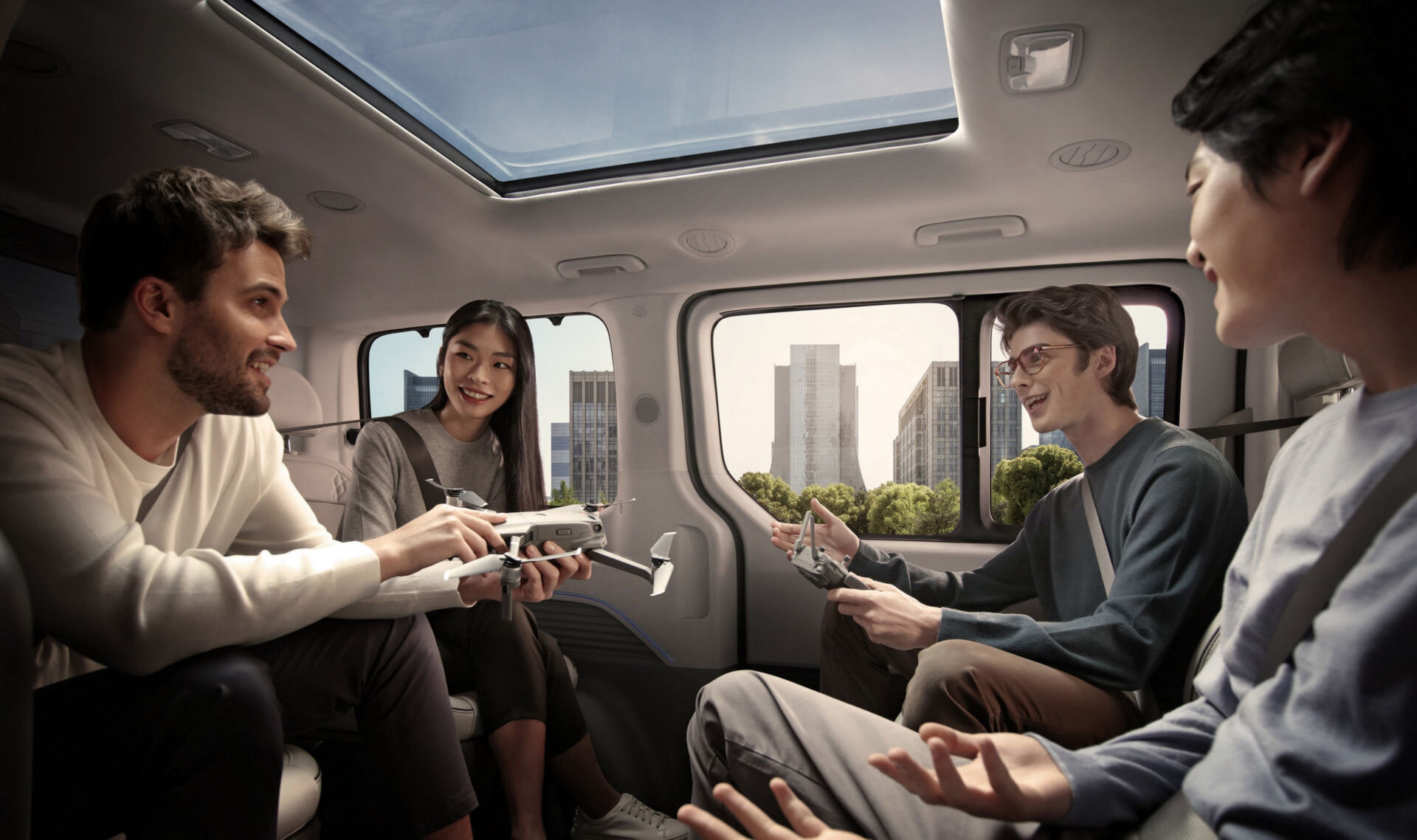 Футуристический минивэн Hyundai Staria стартует в Украине: объявлены цены и комплектации