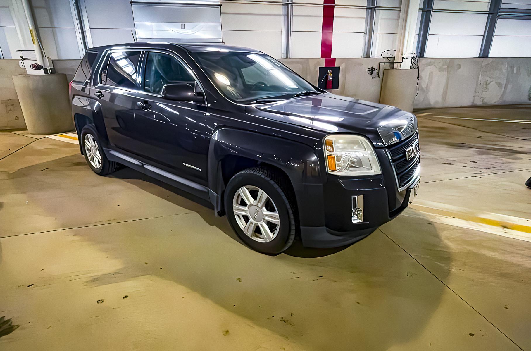 Не забывайте свои вещи: аэропорт в США продает брошенные автомобили