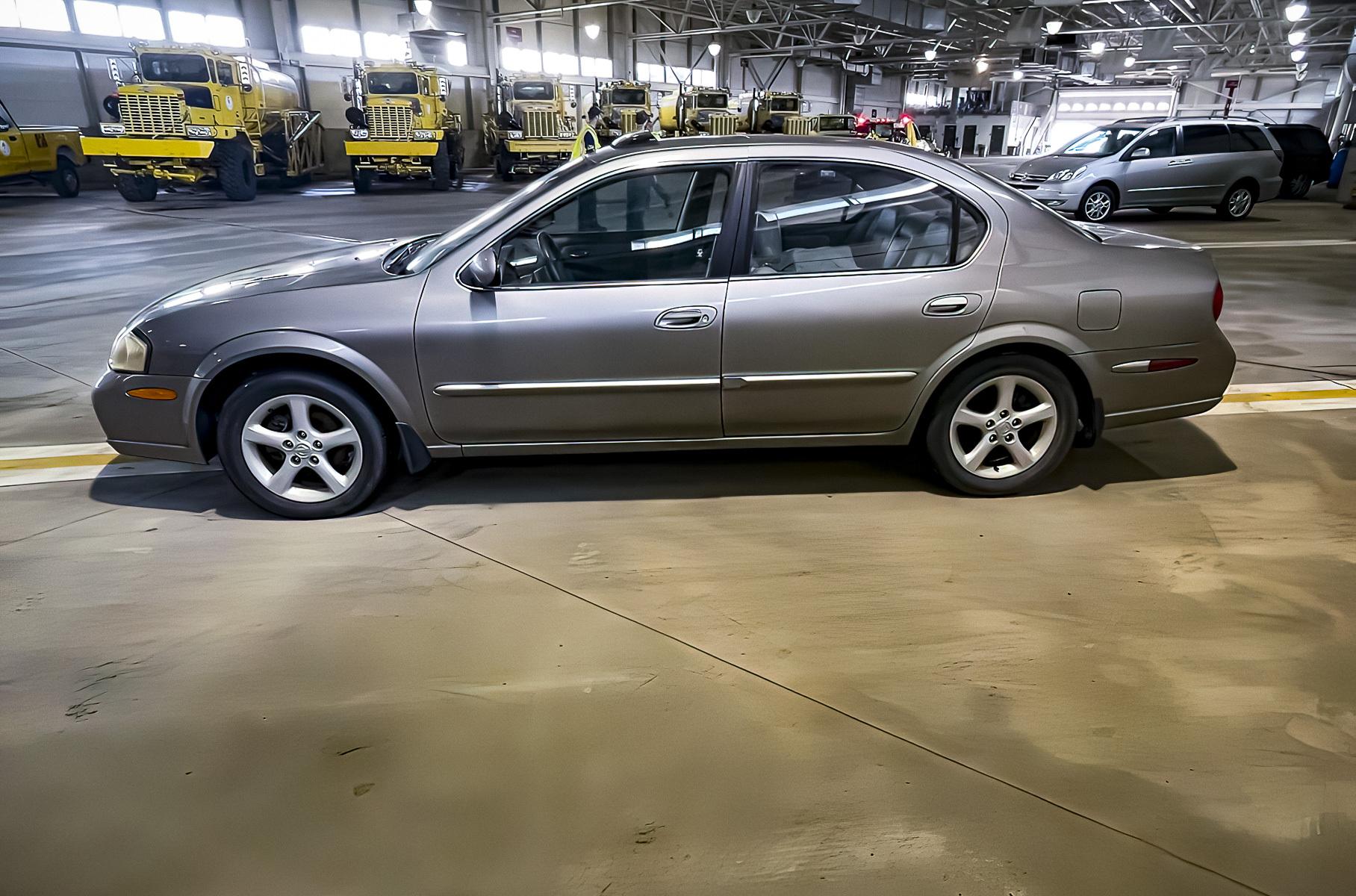 Не забывайте свои вещи: аэропорт в США продает брошенные автомобили