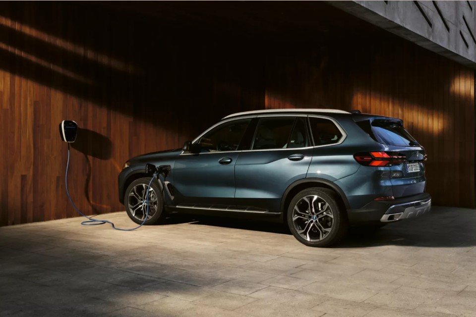 5 плагин-гибридных кроссоверов, которые реально экономят топливо