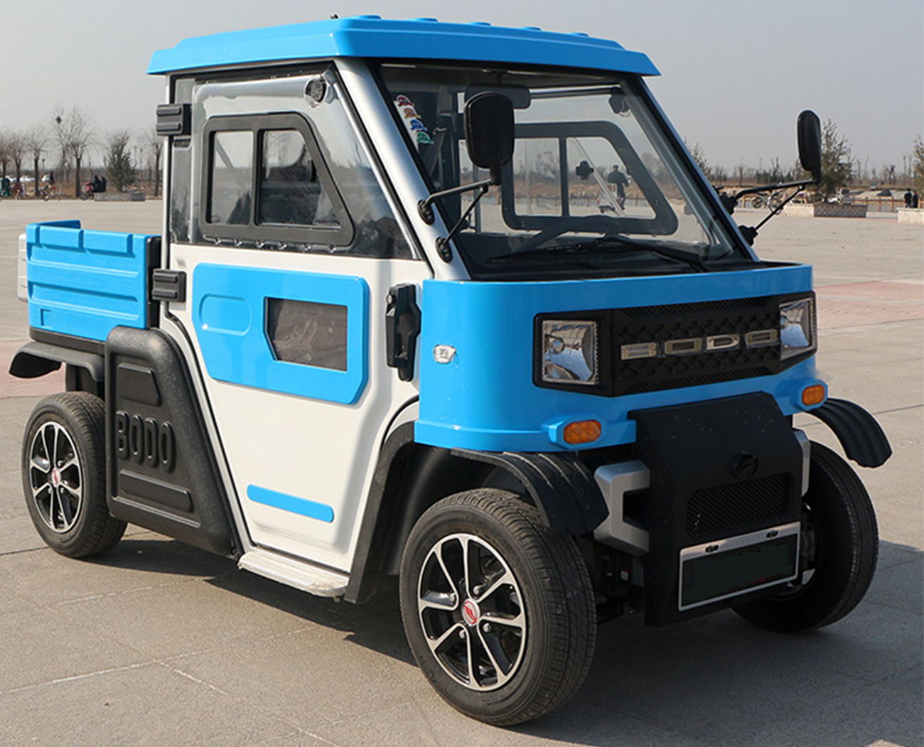 По цене двух Айфонов: на маркетплейсе Alibaba продают дешевые электрические пикапы