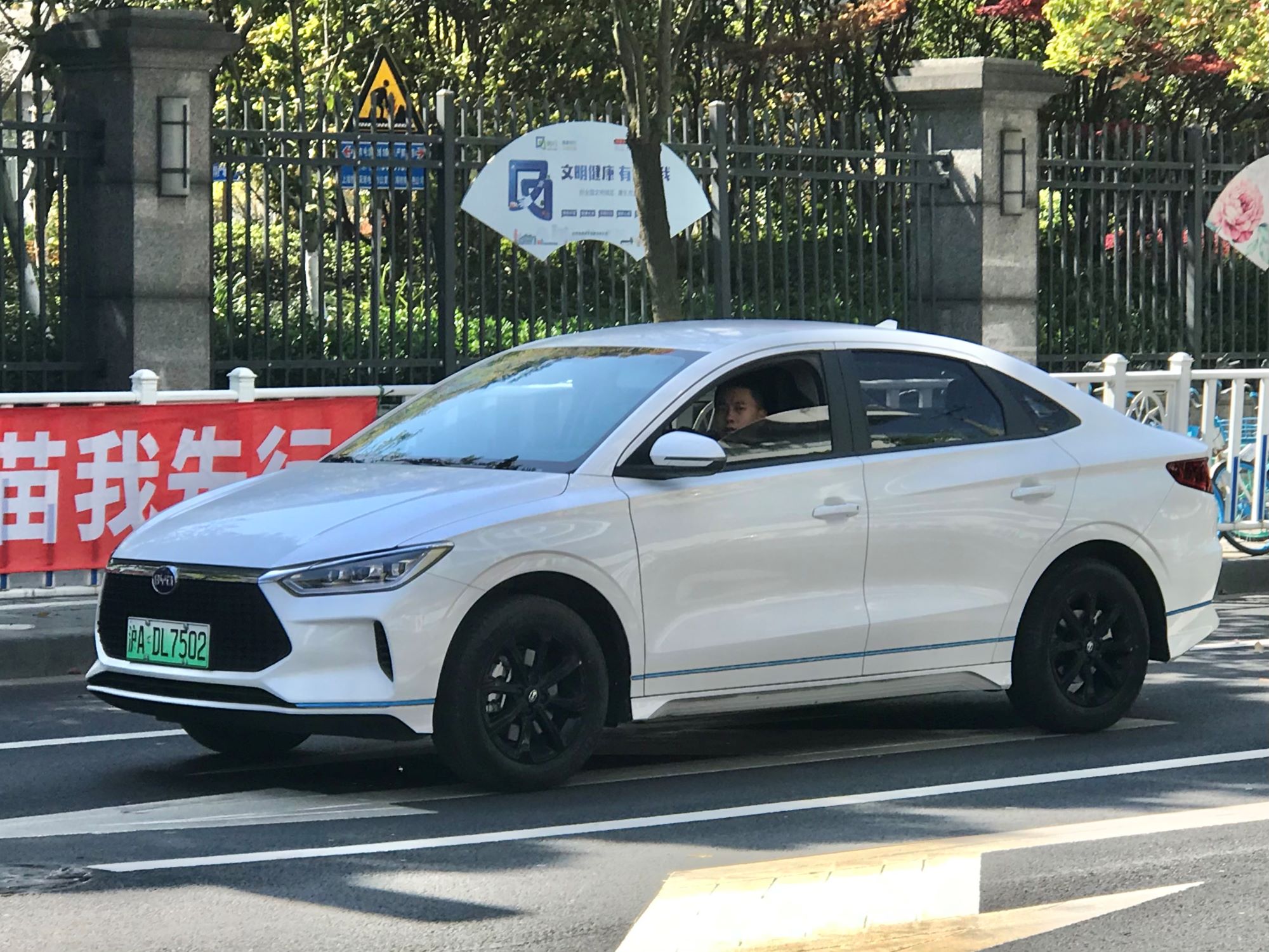 Первый электромобиль: как выбрать и не выбросить деньги на ветер