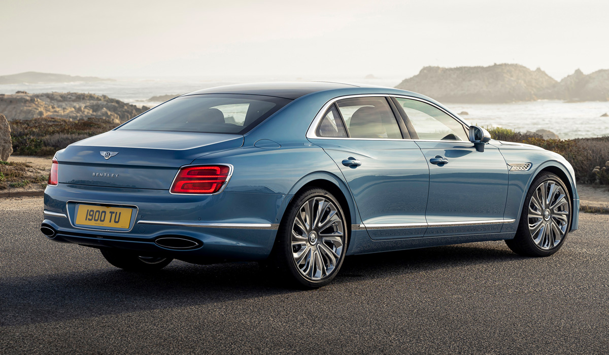 Премиальный седан Bentley Flying Spur стал еще роскошнее с флагманской версией Mulliner