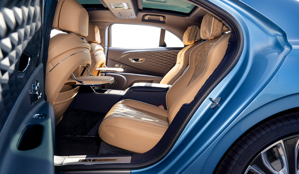Преміальний седан Bentley Flying Spur став ще розкішнішим з флагманською версією Mulliner
