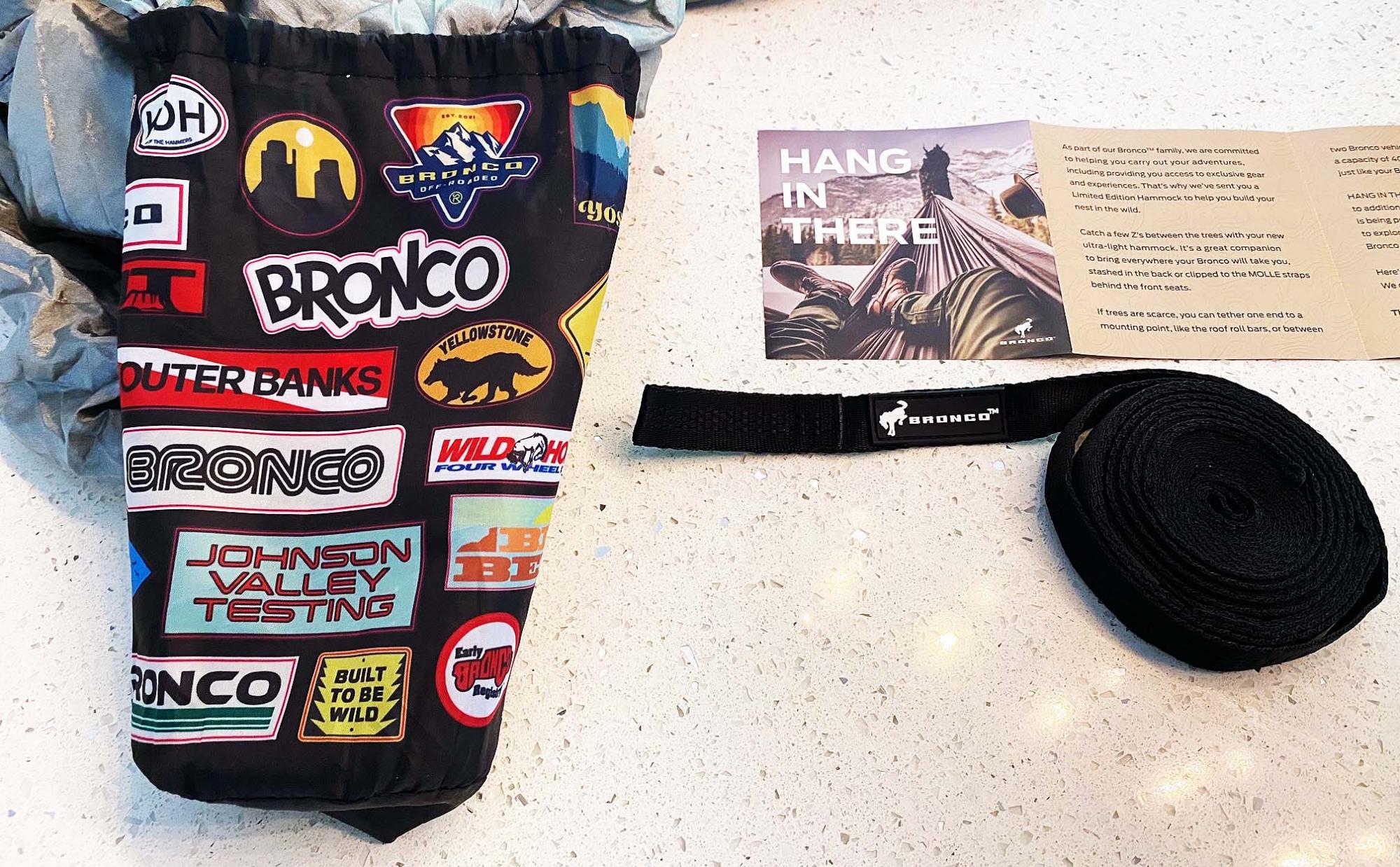 Машин немає, але ви тримайтеся: Ford замість позашляховиків Bronco відправляє замовникам гамаки