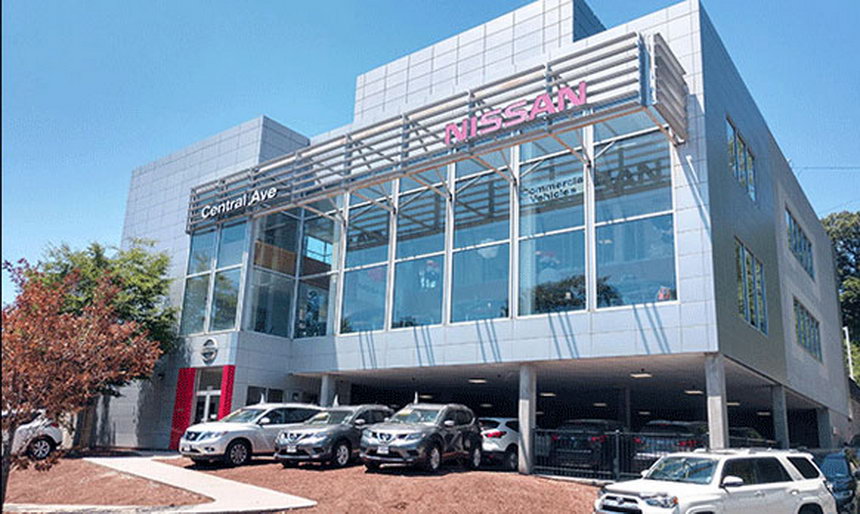 Дилер Nissan подав до суду на Nissan через те, що на всіх не вистачає автомобілів Nissan