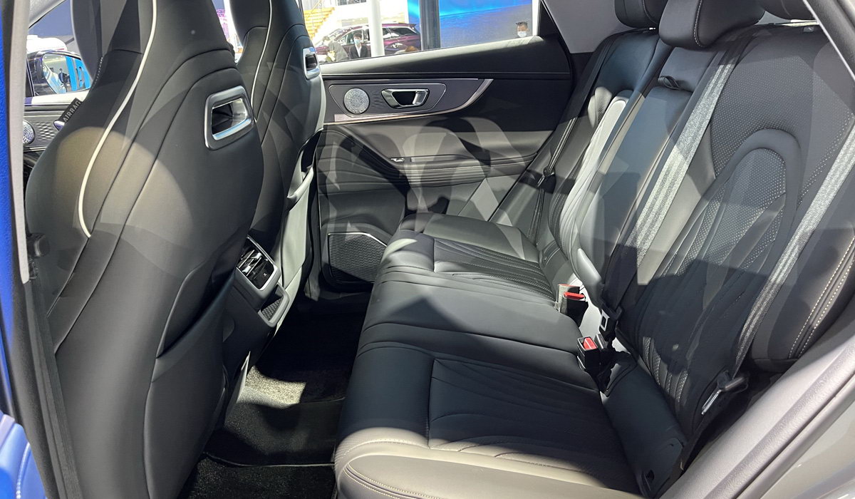 Экспорт в Европу и Украину: Chery представила стильный кроссовер Omoda 5