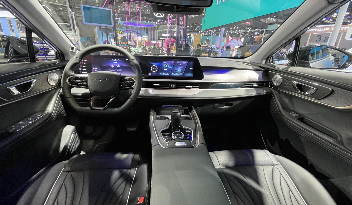 Экспорт в Европу и Украину: Chery представила стильный кроссовер Omoda 5