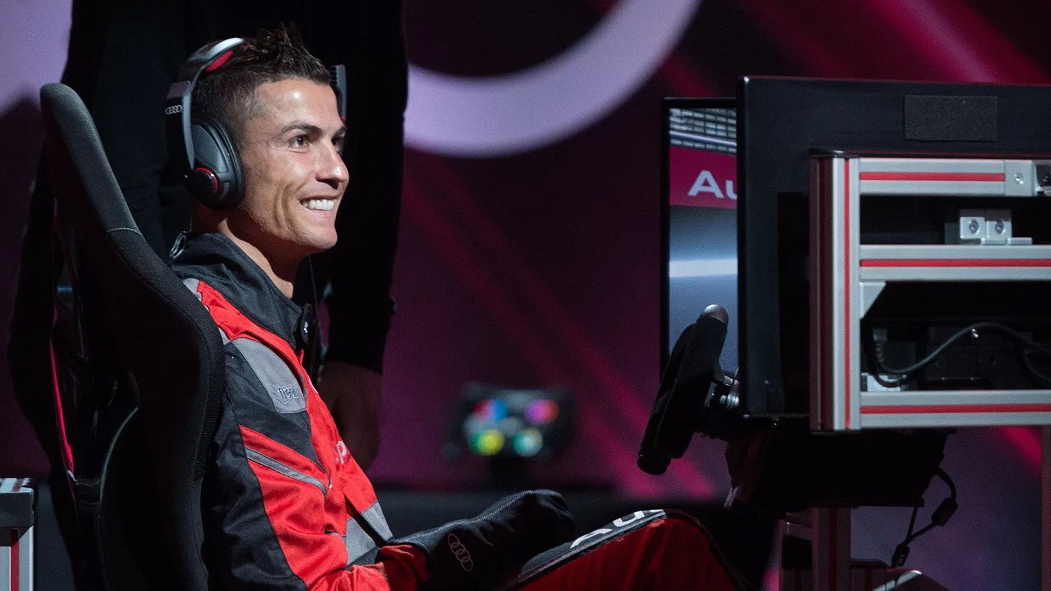 Ганятиме на симуляторі: Кріштіану Роналду можуть заборонити їздити на суперкарах