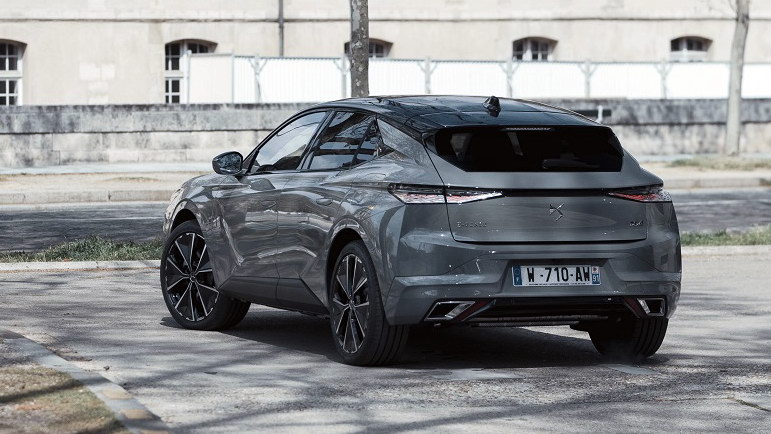 Скоро в Украине: раскрыты комплектации нового кросс-купе DS 4