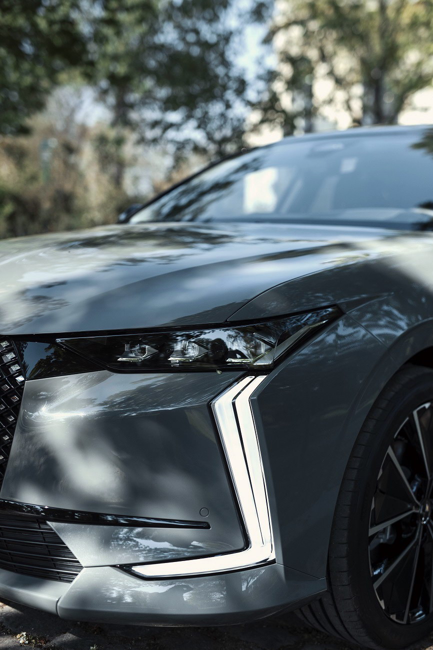 Скоро в Украине: раскрыты комплектации нового кросс-купе DS 4