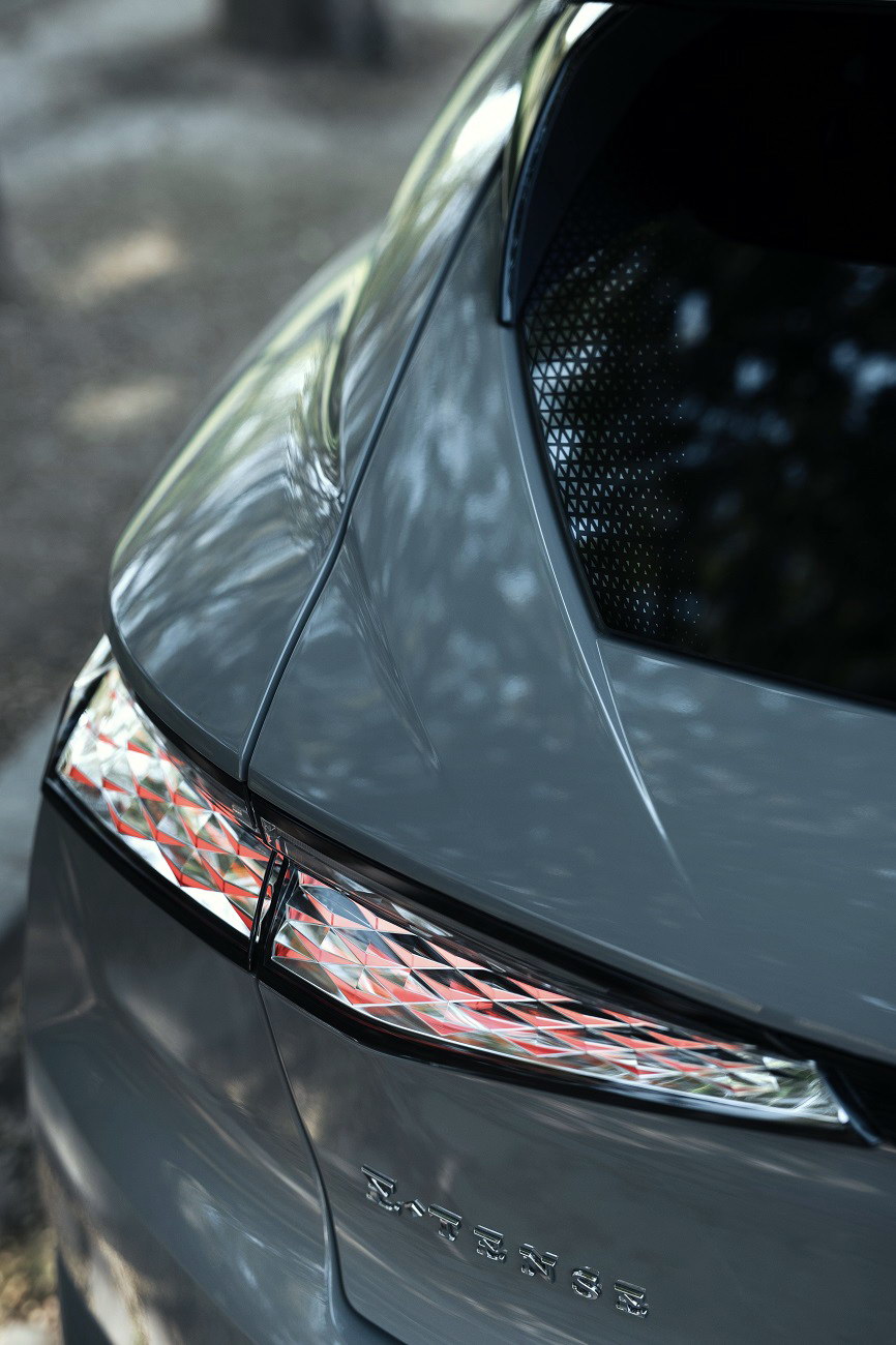 Скоро в Украине: раскрыты комплектации нового кросс-купе DS 4