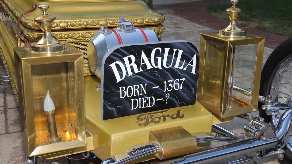 Труна на коліщатках: хот-род Drag-U-La, як у &quot;Сімейці монстрів&quot;, виставлено на продаж