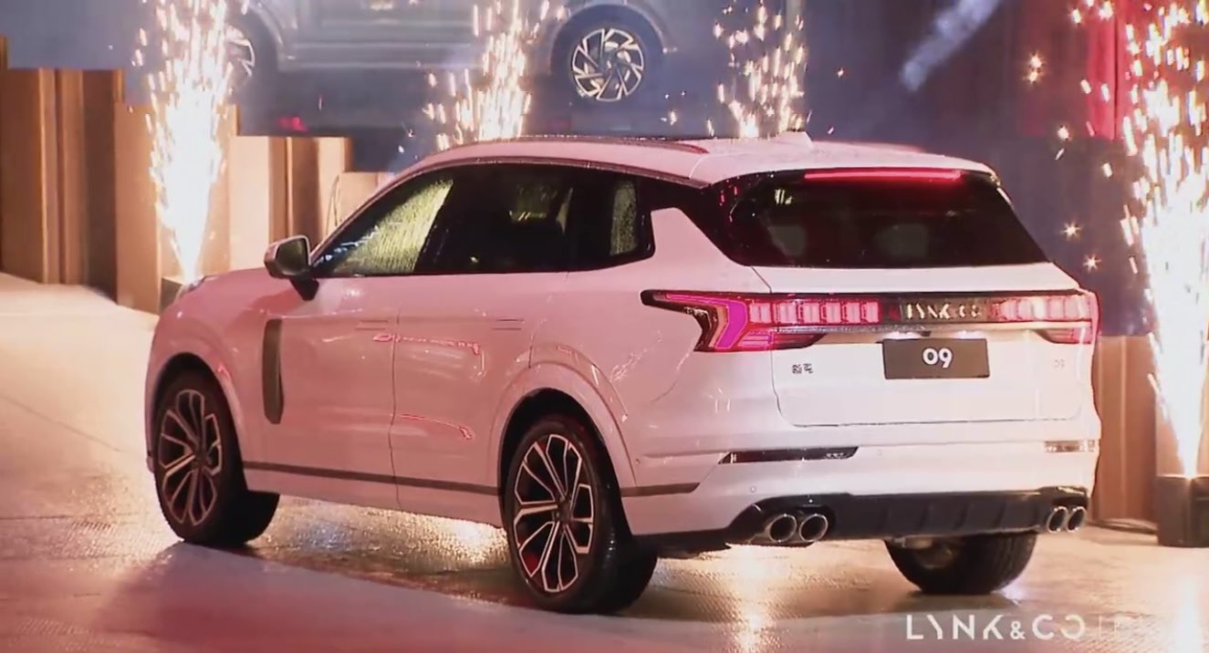 Китайський кросовер на базі Volvo XC90 надійшов у продаж за ціною вдвічі дешевше оригінала