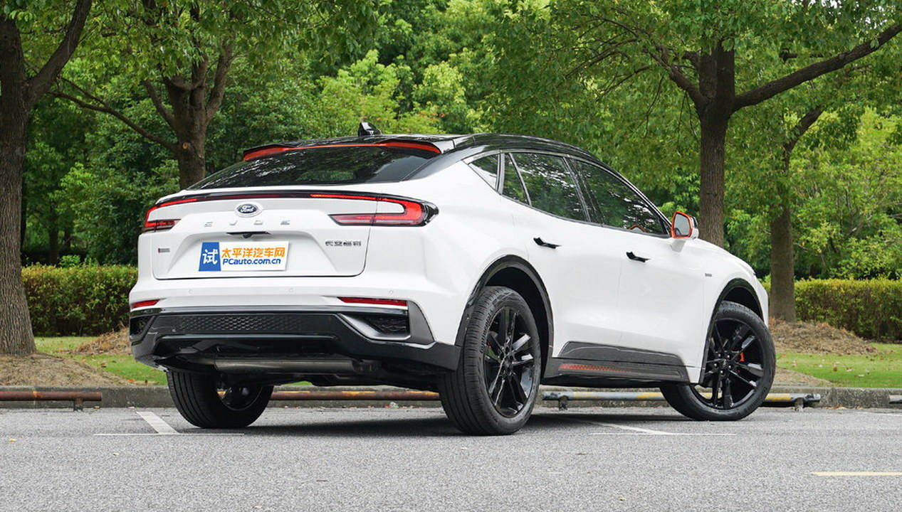Преемник Ford Mondeo, ставший кроссовером, поступил в продажу
