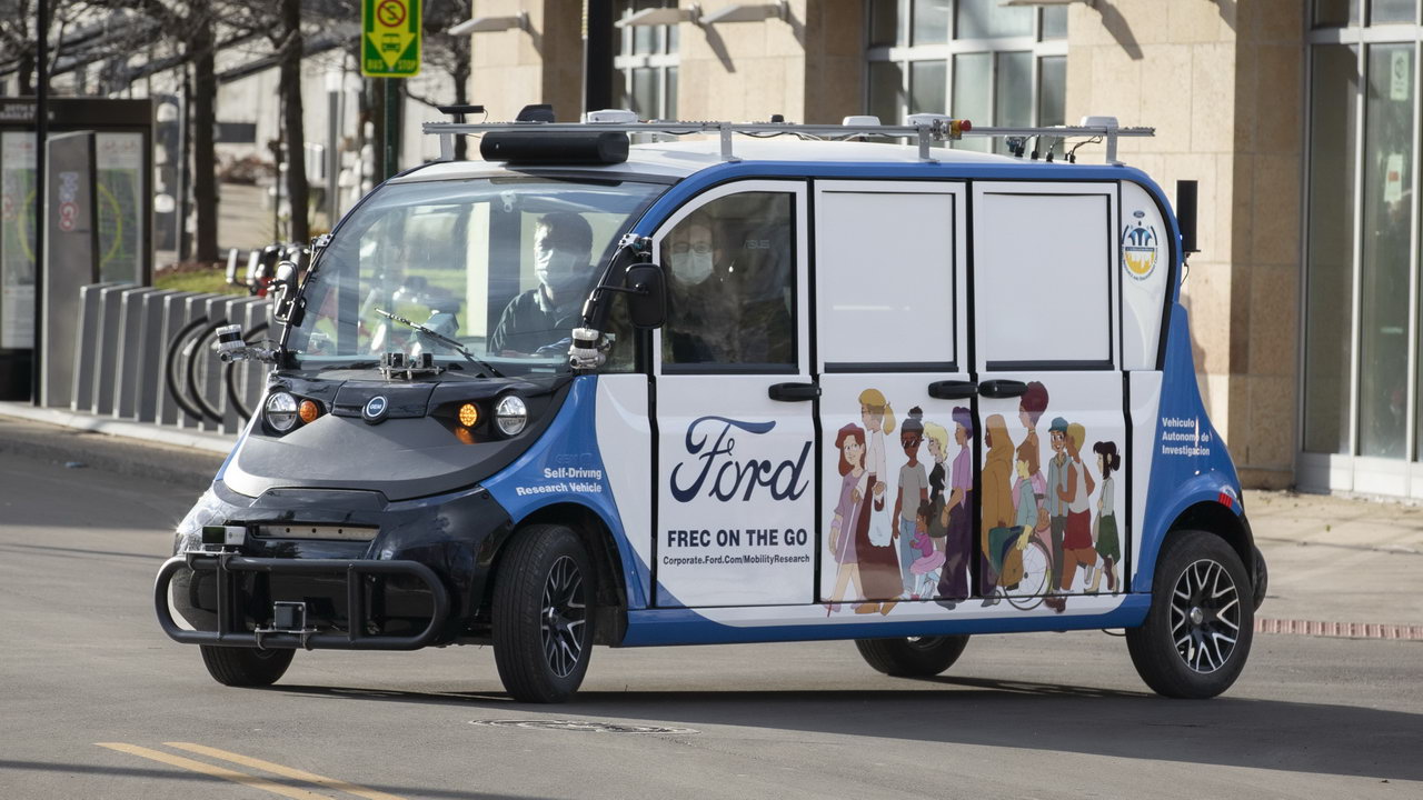 Подарунок на Різдво: Ford запустив безпілотну доставку їжі літнім людям