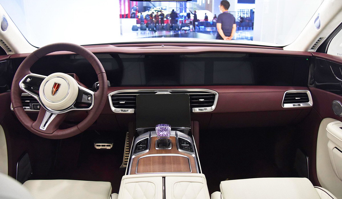 Пока Rolls–Royce раздумывает, китайцы начали поставки в Норвегию электрического &quot;Cullinan&quot;