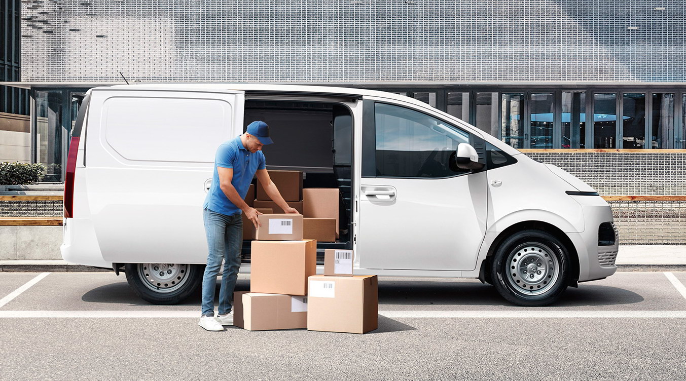 У ефектного мінівена Hyundai Staria з'явилася комерційна версія