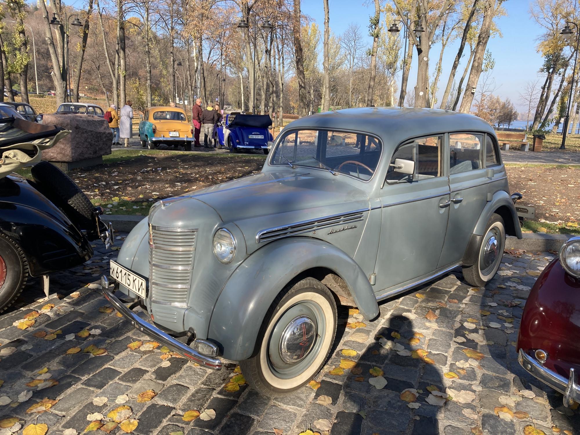 Skoda-кабріолет та 80-річні Opel: у Києві відзначили День автомобіліста виставкою ретроавтомобілів