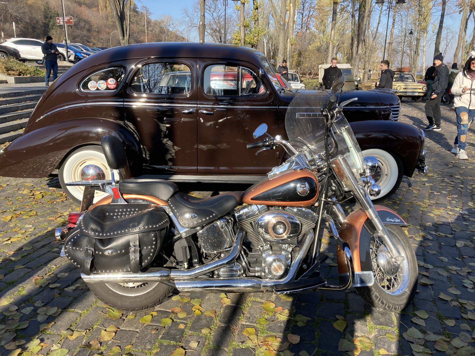 Skoda-кабріолет та 80-річні Opel: у Києві відзначили День автомобіліста виставкою ретроавтомобілів