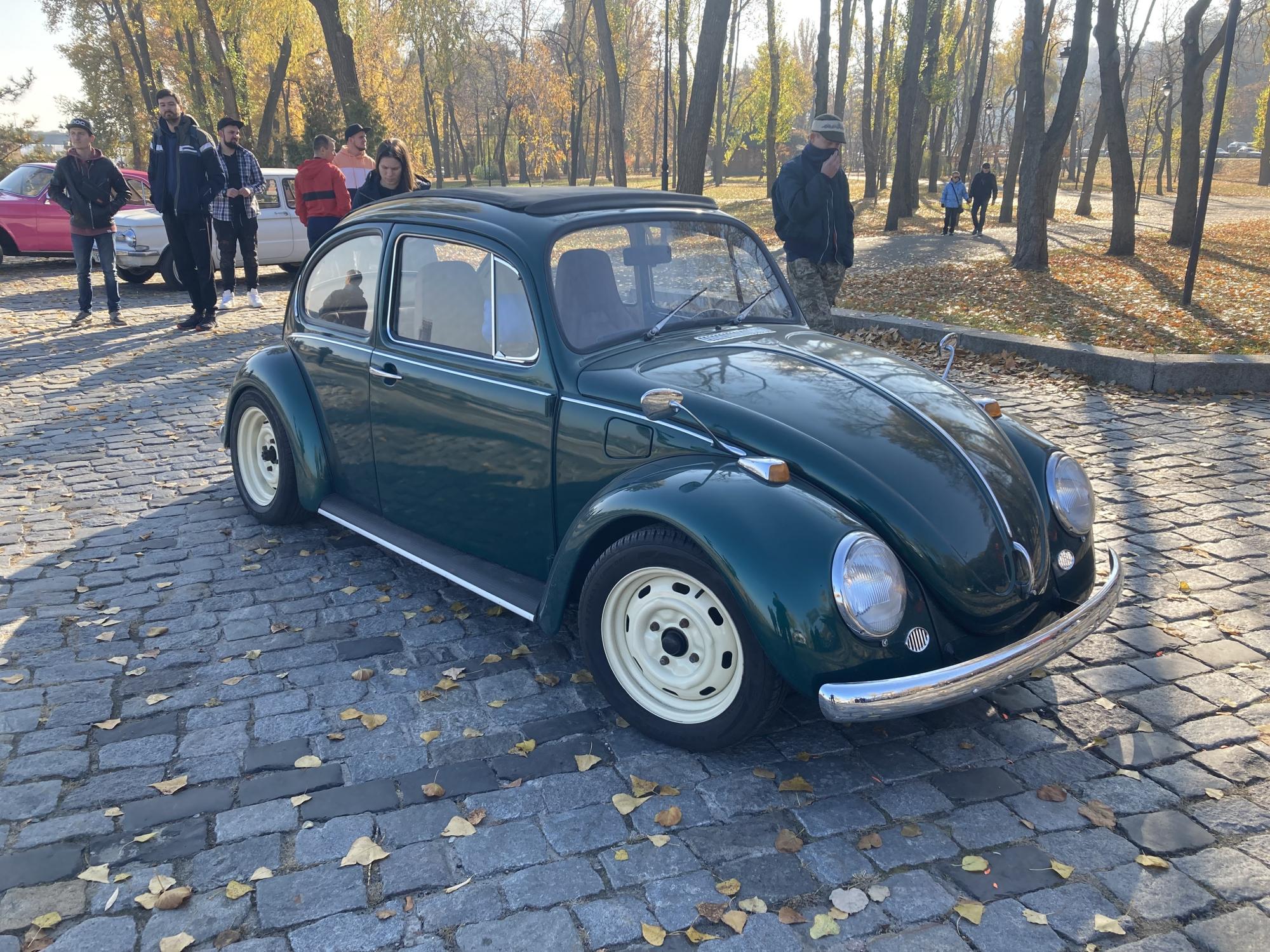 Skoda-кабріолет та 80-річні Opel: у Києві відзначили День автомобіліста виставкою ретроавтомобілів