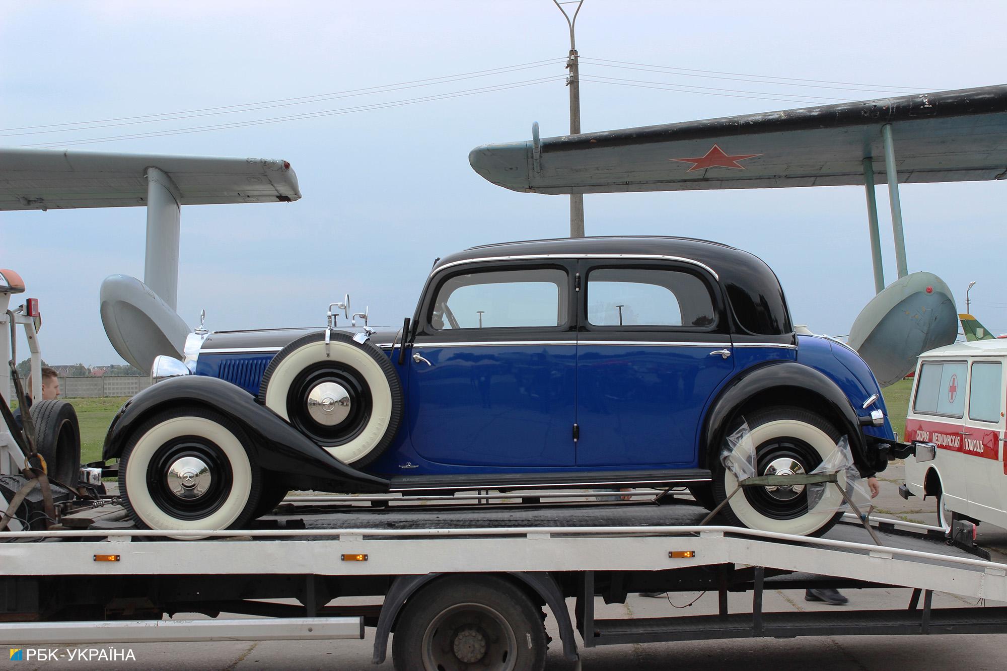 Ефектні 80-річні Mercedes-Benz привезли на фестиваль OldCarLand в Києві