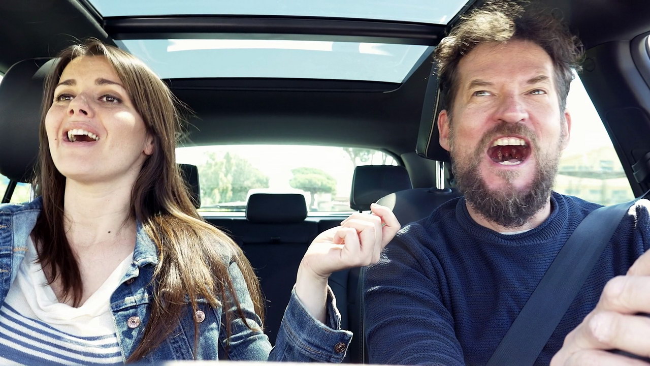 Car-aoke: китайцы требуют позволить им петь в автомобилях