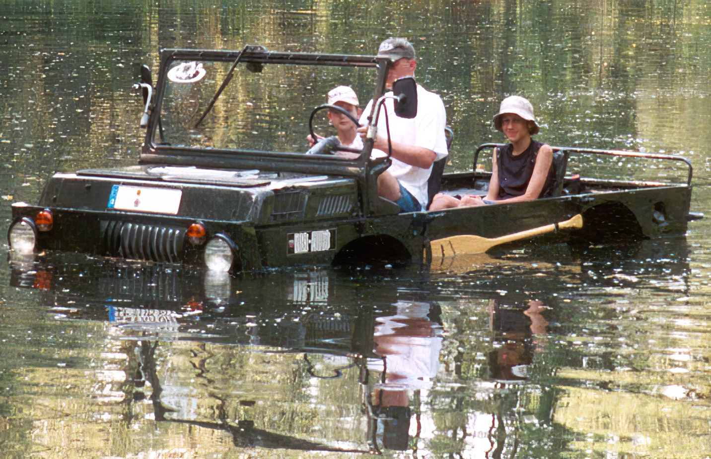 ЗАЗ-всюдихід. Для чого в Україні випускали амфібії і де їх купити зараз