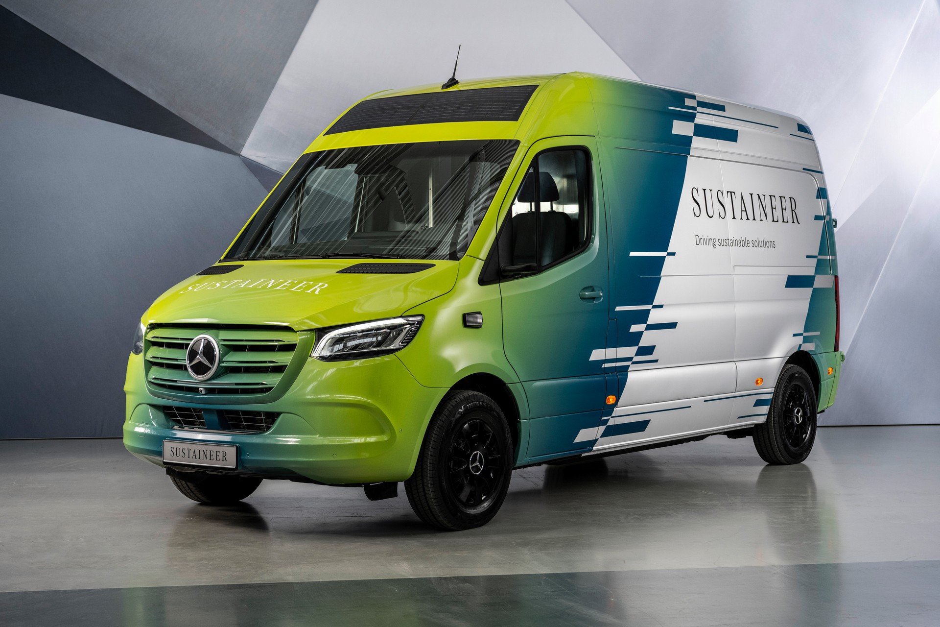 Електричний Mercedes-Benz Sprinter отримав унікальний ремінь безпеки з підігрівом