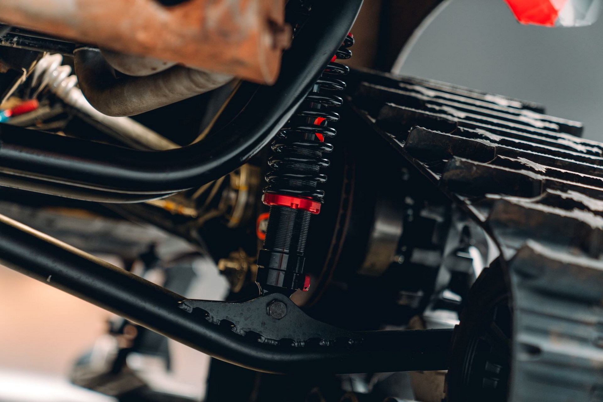 Класичний Porsche 356 змінив колеса на гусениці і лижі заради незвичайного рекорду