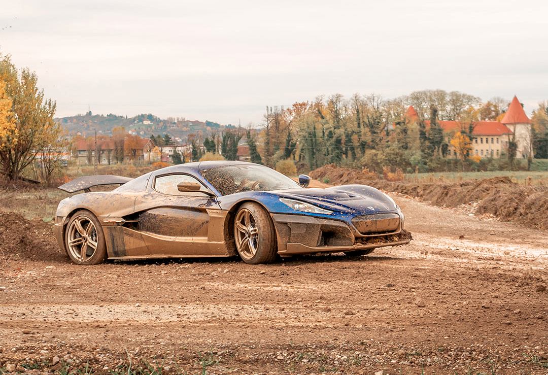На гиперкаре Rimac Nevera по бездорожью: как тестируют самый быстрый электромобиль в мире за 2 млн евро