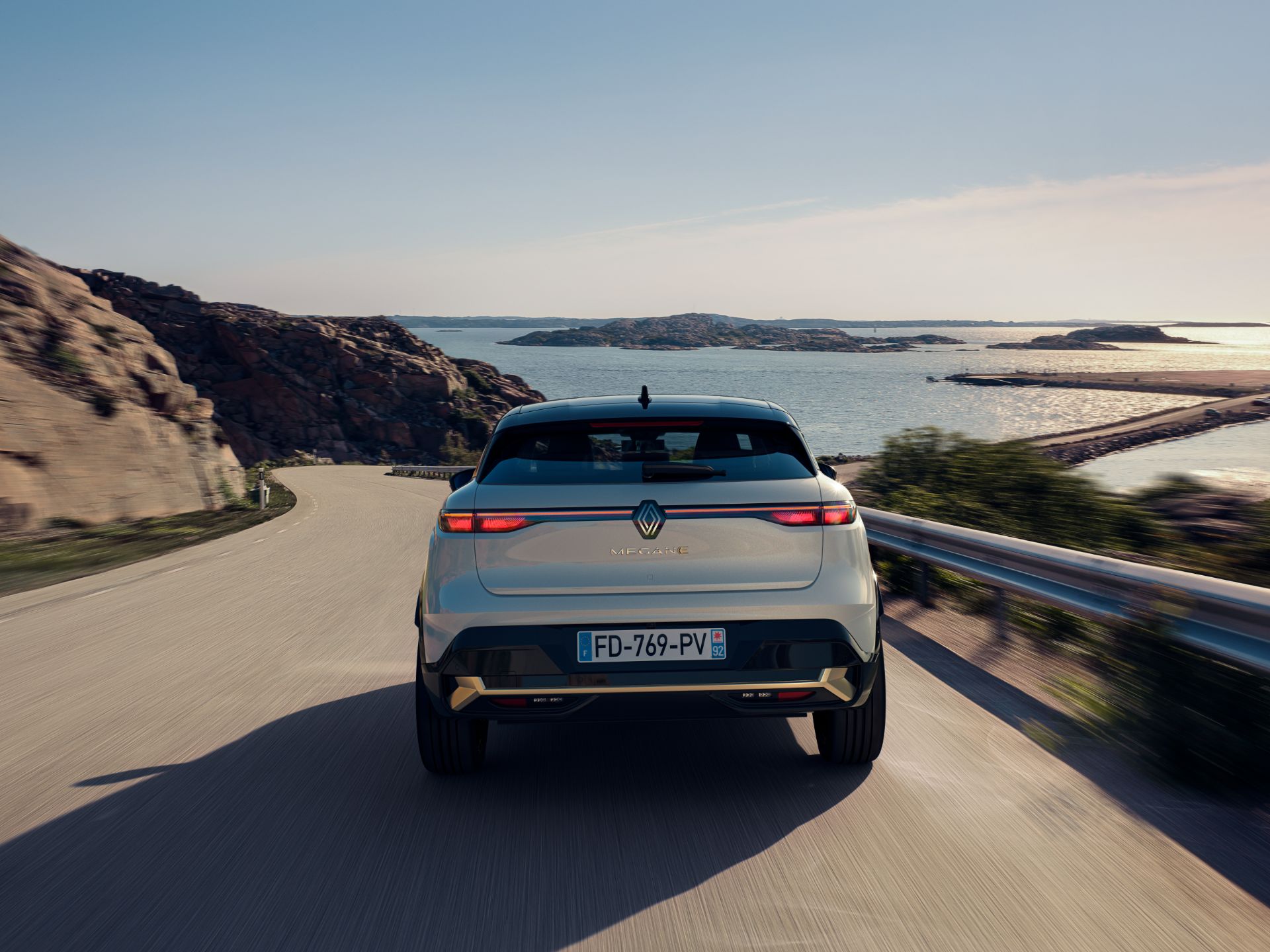 Renault показал электрический Megane: теперь это кроссовер