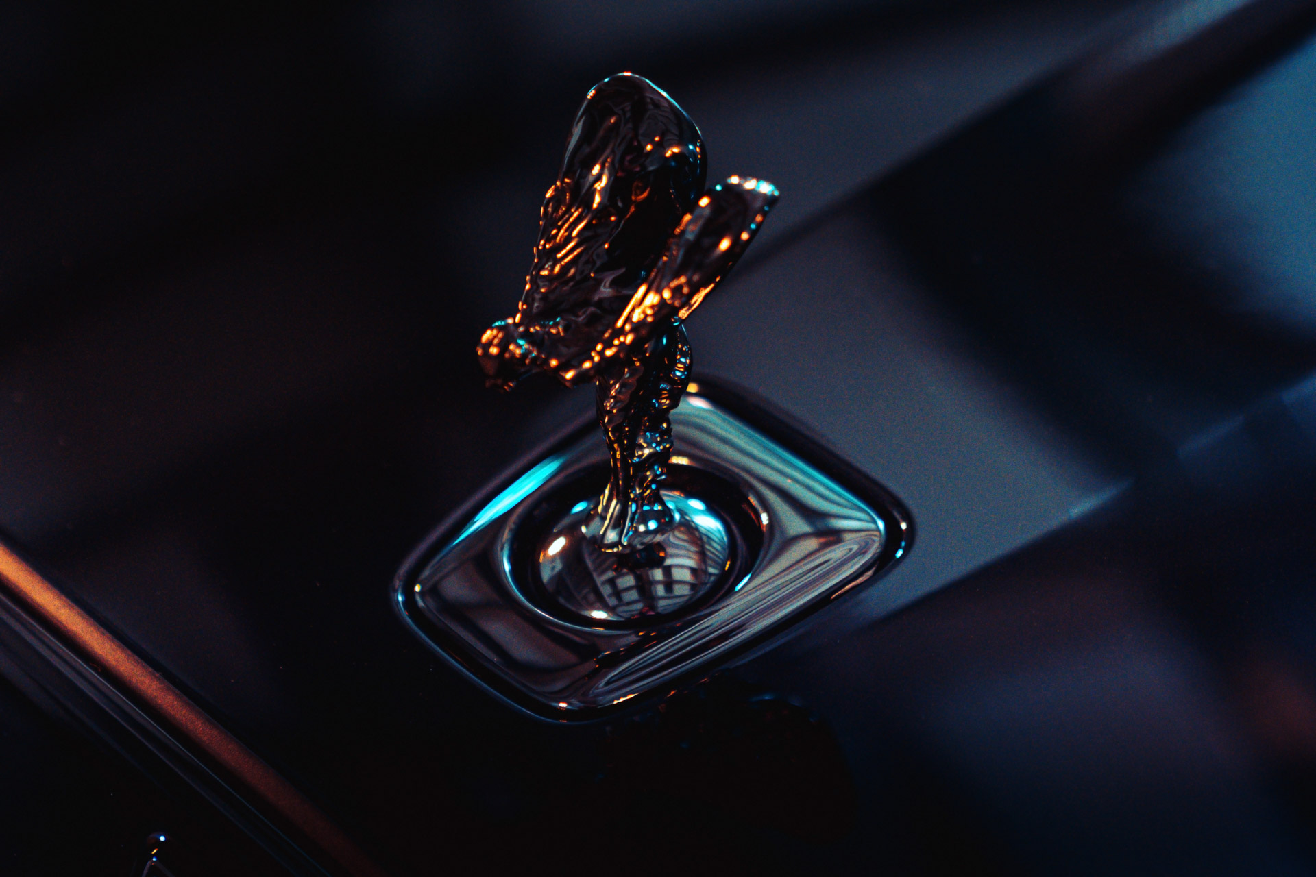 "Чорна мітка" на Хеллоуїн: показано найпотужніший Rolls-Royce Ghost Black Badge